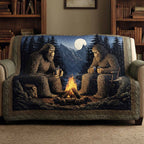 Bigfoot Lagerfeuer Mondnacht Sofaüberwurf