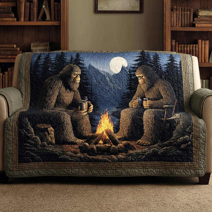 Bigfoot Lagerfeuer Mondnacht Sofaüberwurf