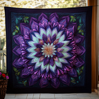 Violette Mandalablüte Decke