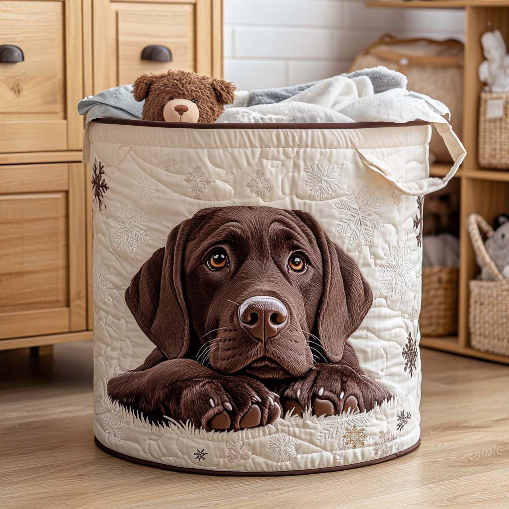 Schokobrauner Labradorwelpe Wäschekorb
