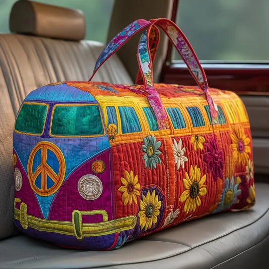 Gesteppte Reisetasche in Form eines bunten Hippie-Busses mit Peace-Zeichen
