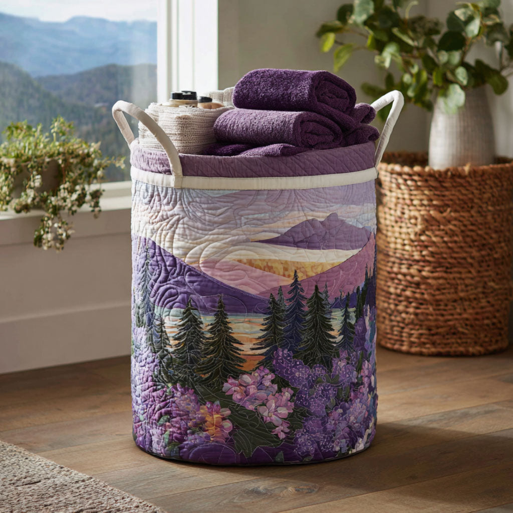 Berge im Lavendel Wäschekorb
