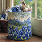 Blaue Lupinen in den Bergen Wäschekorb