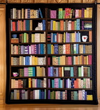 Buntes Bücherregal Katze Decke